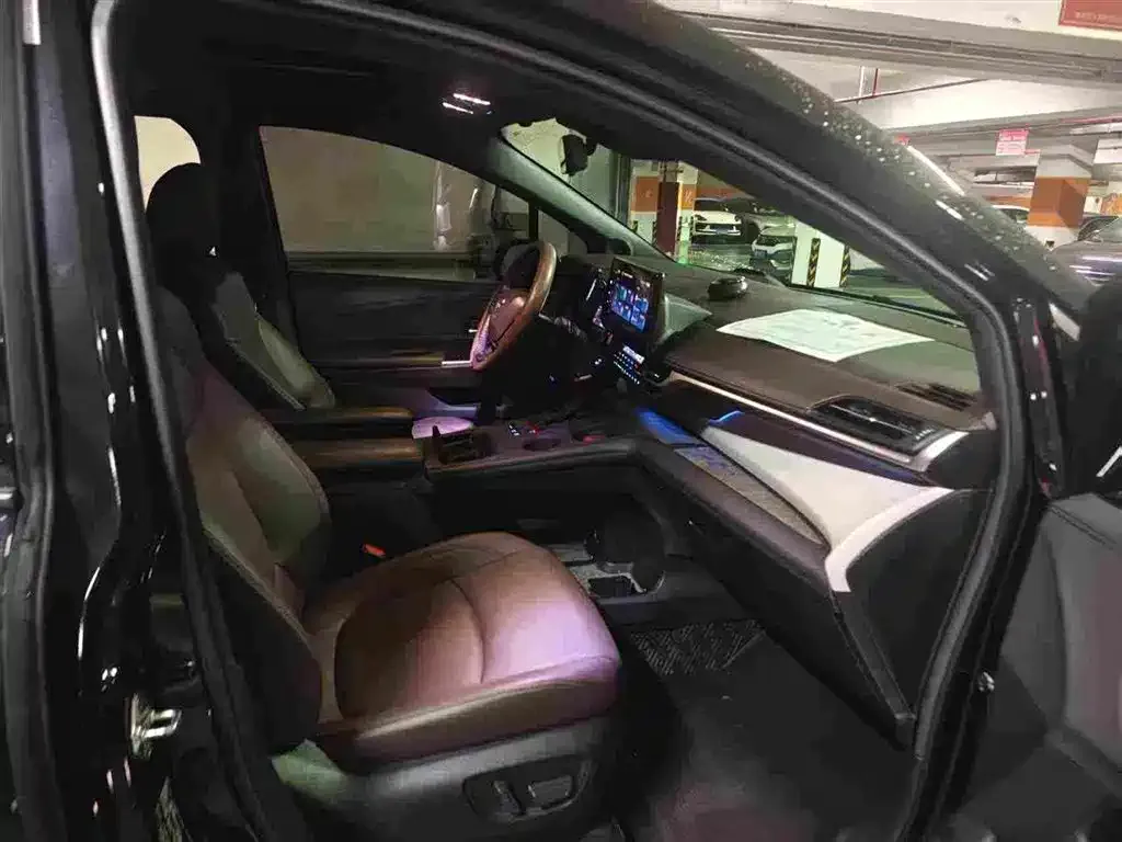 Toyota Granvia — фото 3