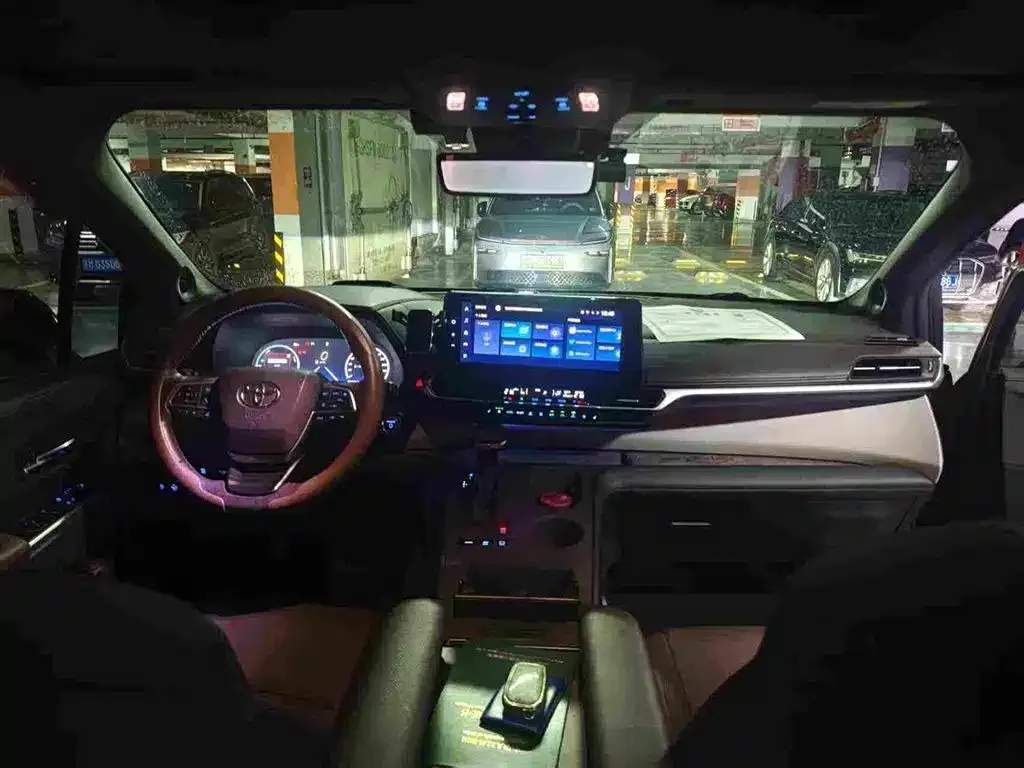 Toyota Granvia — фото 6