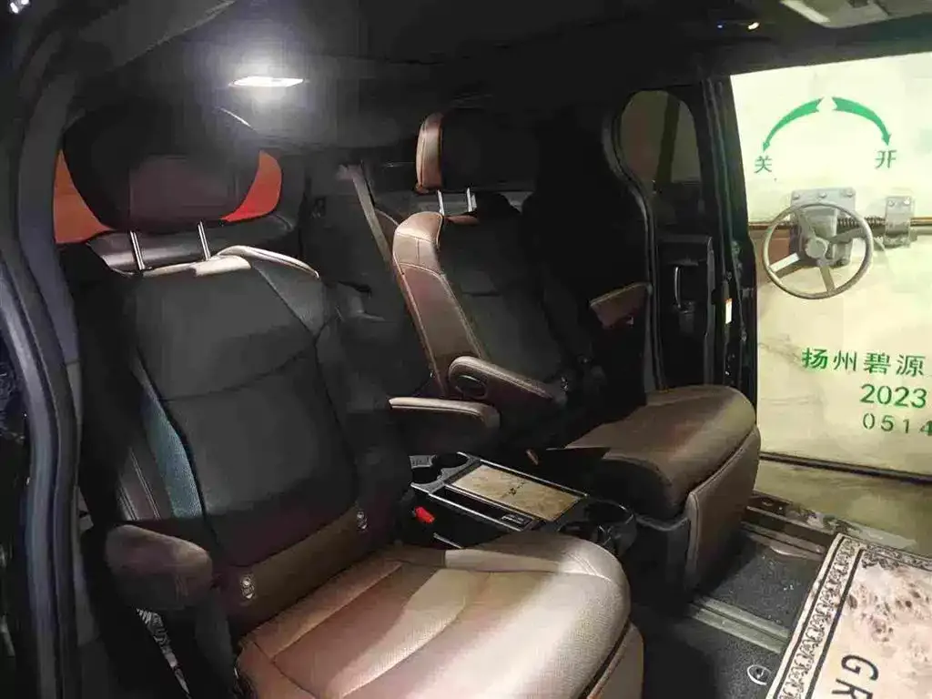 Toyota Granvia — фото 4