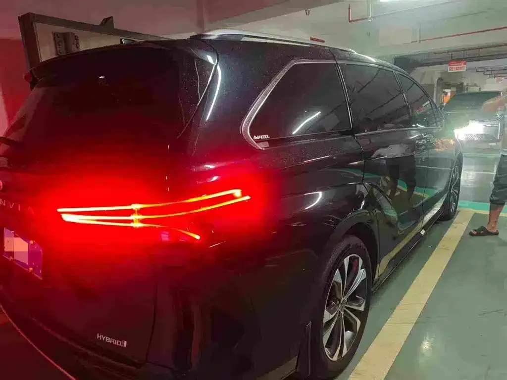 Toyota Granvia — фото 2