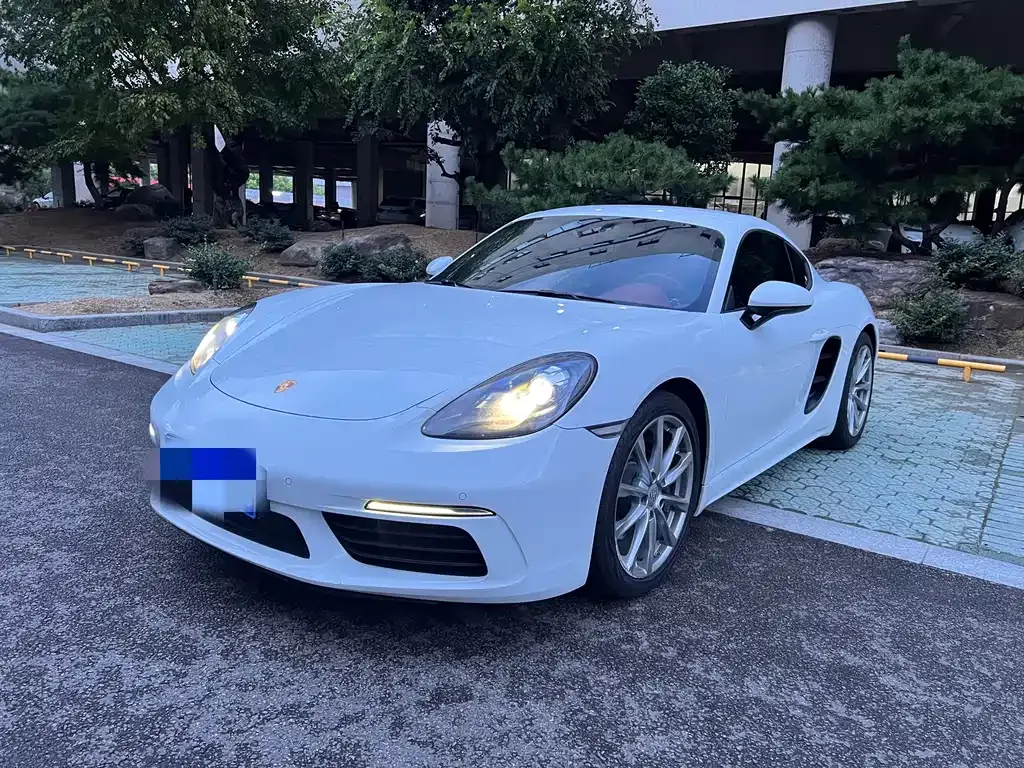 Porsche 718 Cayman 2.0T 1