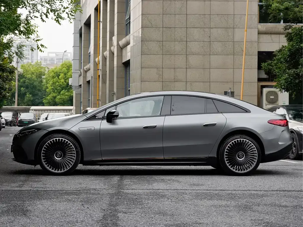 Mercedes-Benz EQS AMG — фото 9