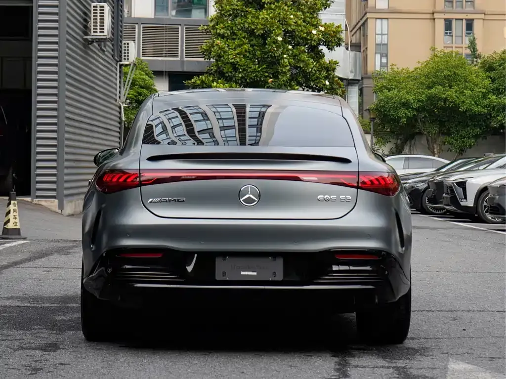 Mercedes-Benz EQS AMG — фото 10