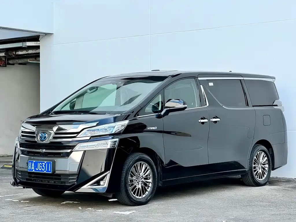 Toyota Vellfire — фото 1