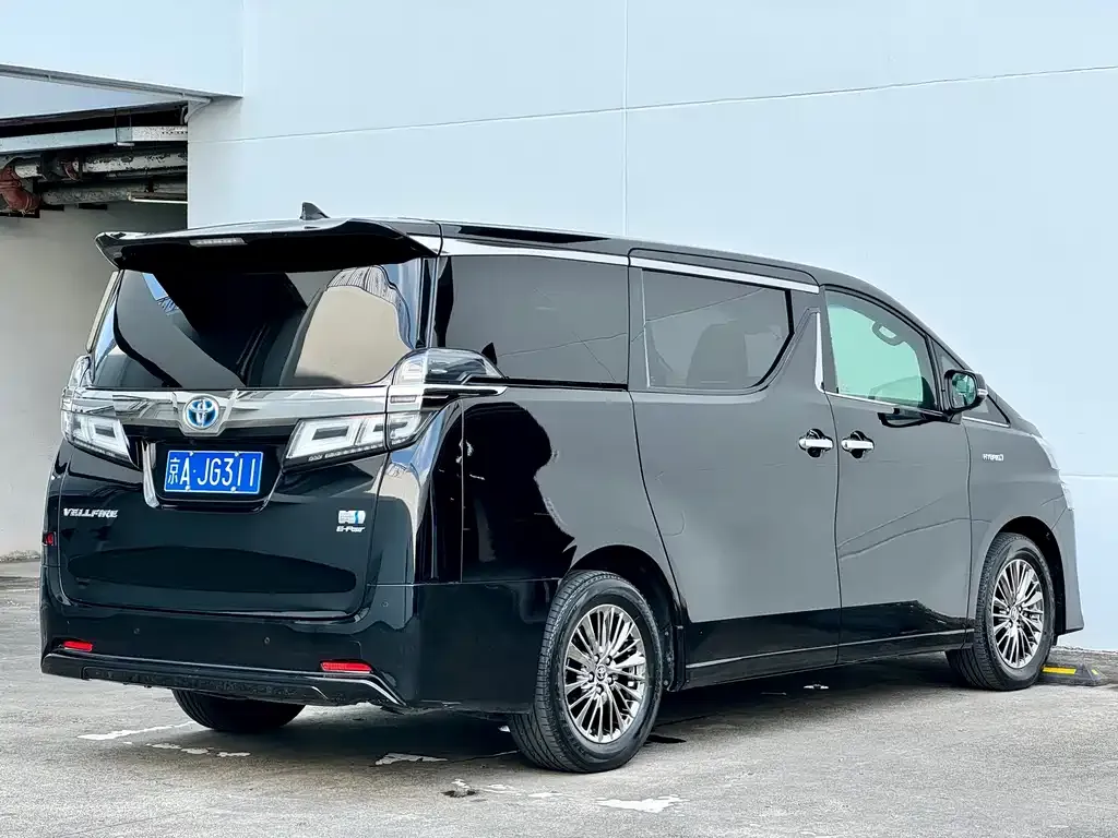 Toyota Vellfire — фото 2