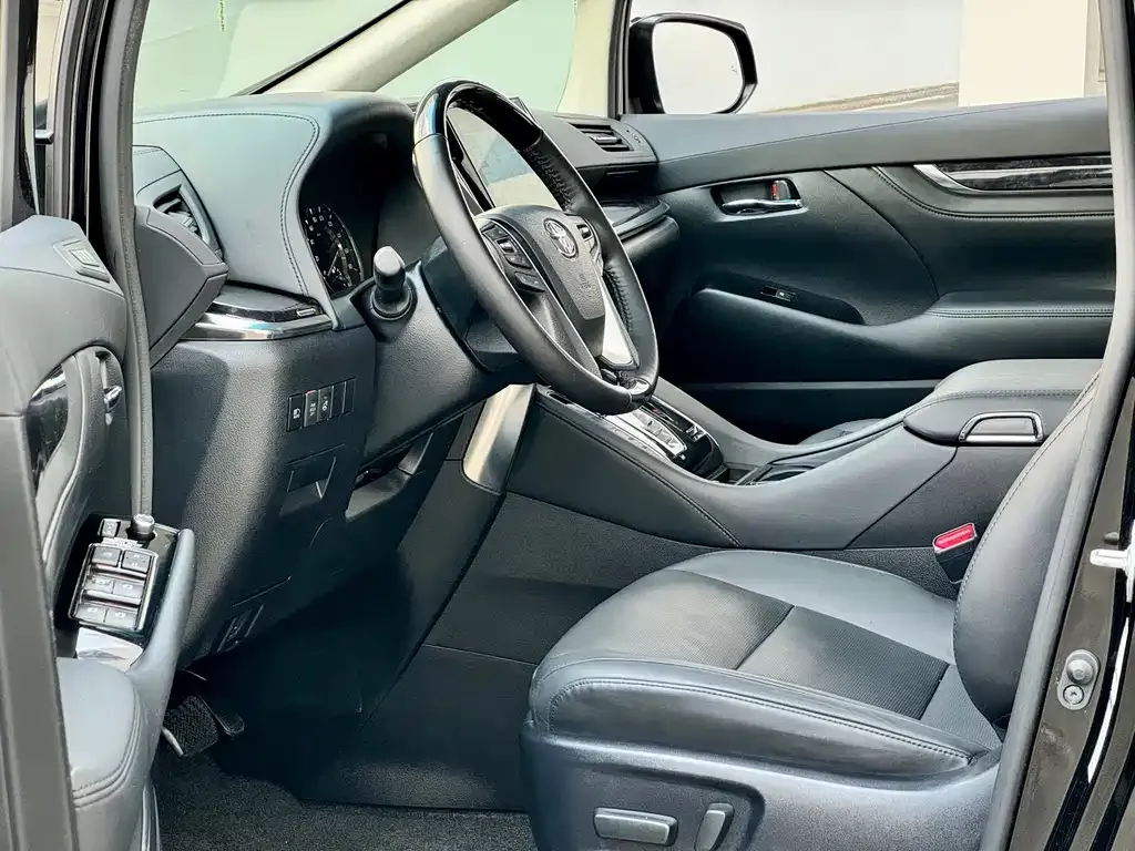 Toyota Vellfire — фото 8