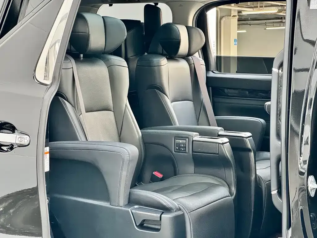 Toyota Vellfire — фото 3