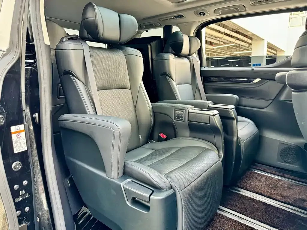 Toyota Vellfire — фото 10