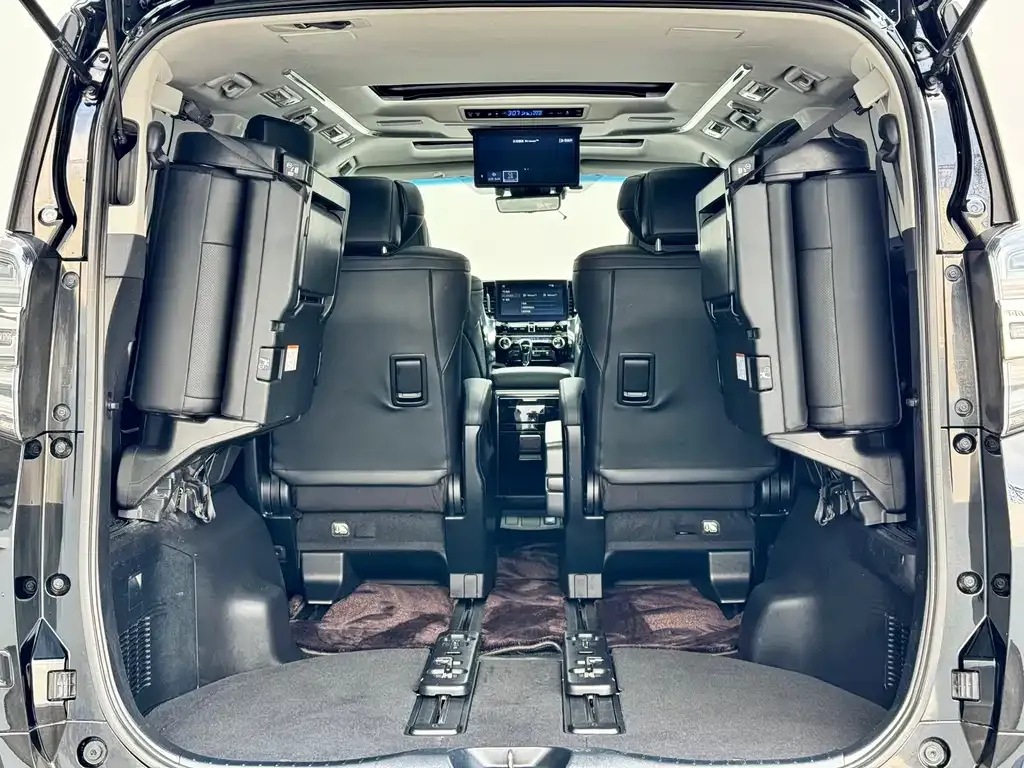 Toyota Vellfire — фото 9