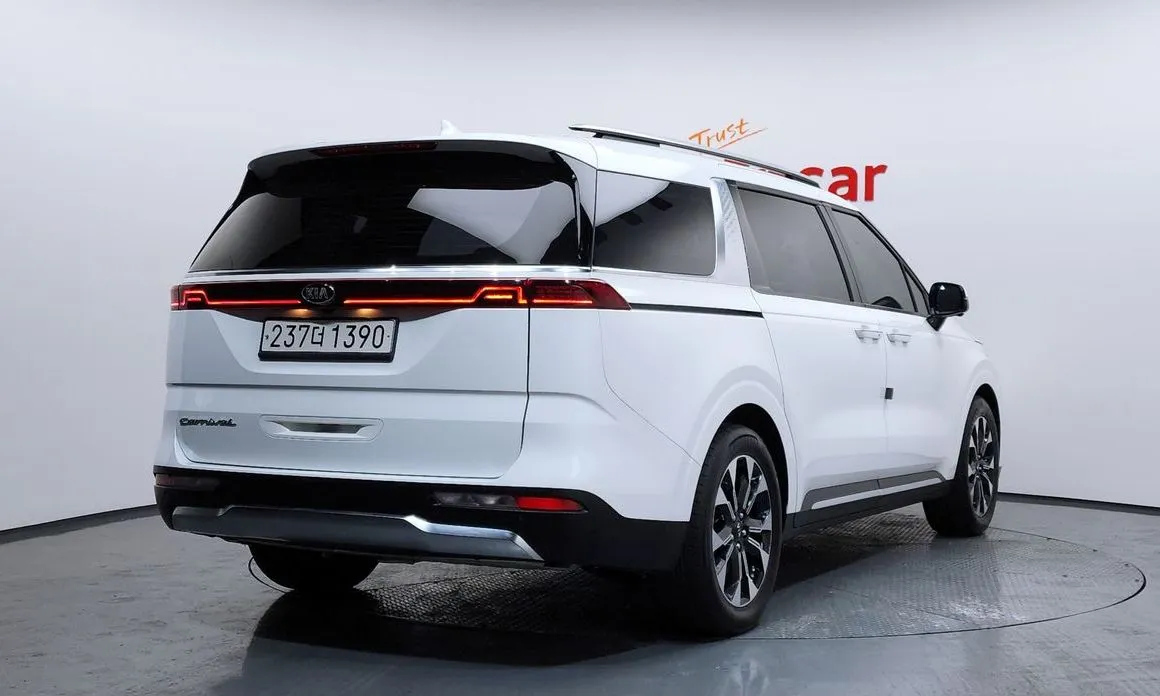Kia Carnival — фото 3