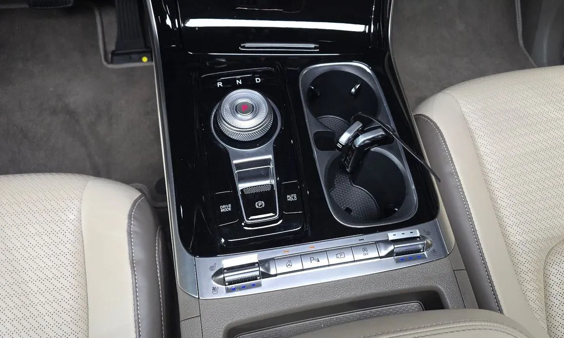 Kia Carnival — фото 10