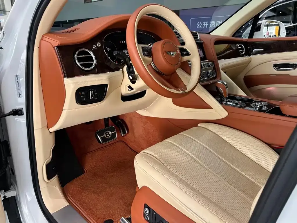 Bentley Bentayga — фото 10