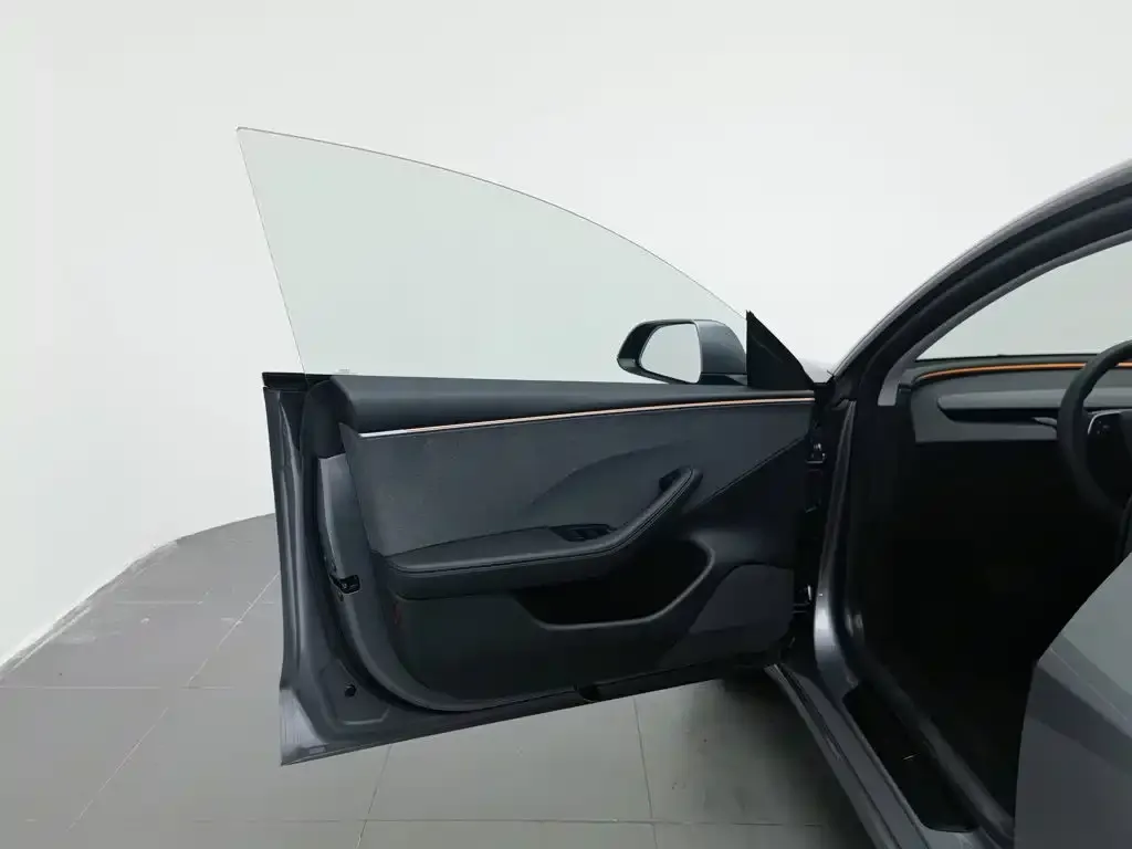 Tesla Model 3 — фото 8