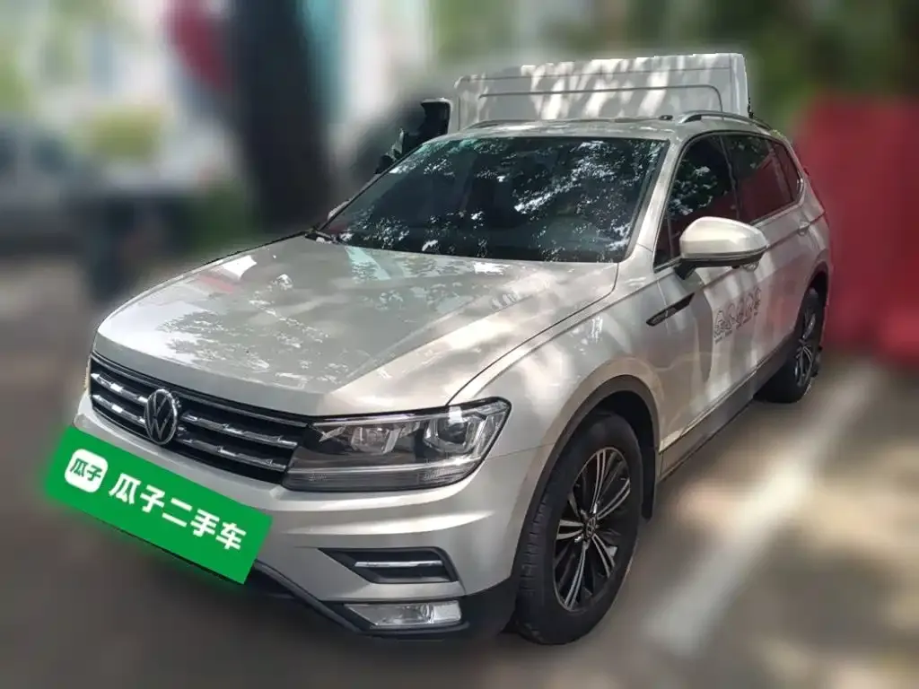 Volkswagen Tiguan L — фото 1
