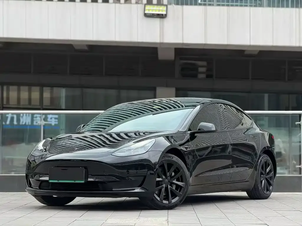 Tesla Model 3 — фото 1