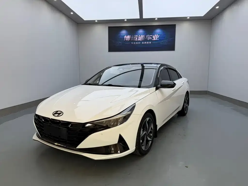 Hyundai Elantra — фото 1