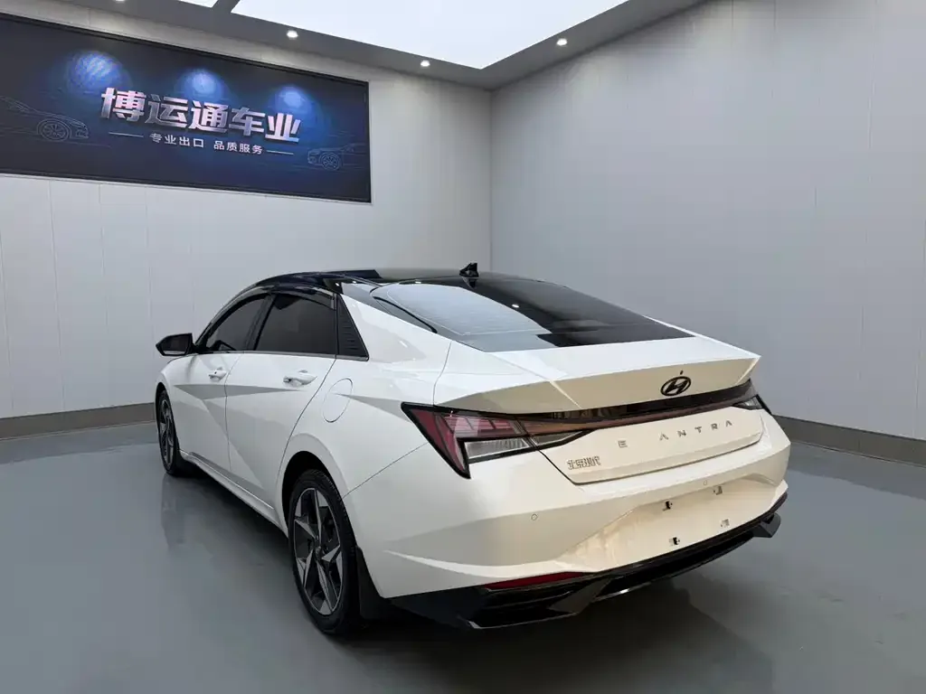 Hyundai Elantra — фото 2