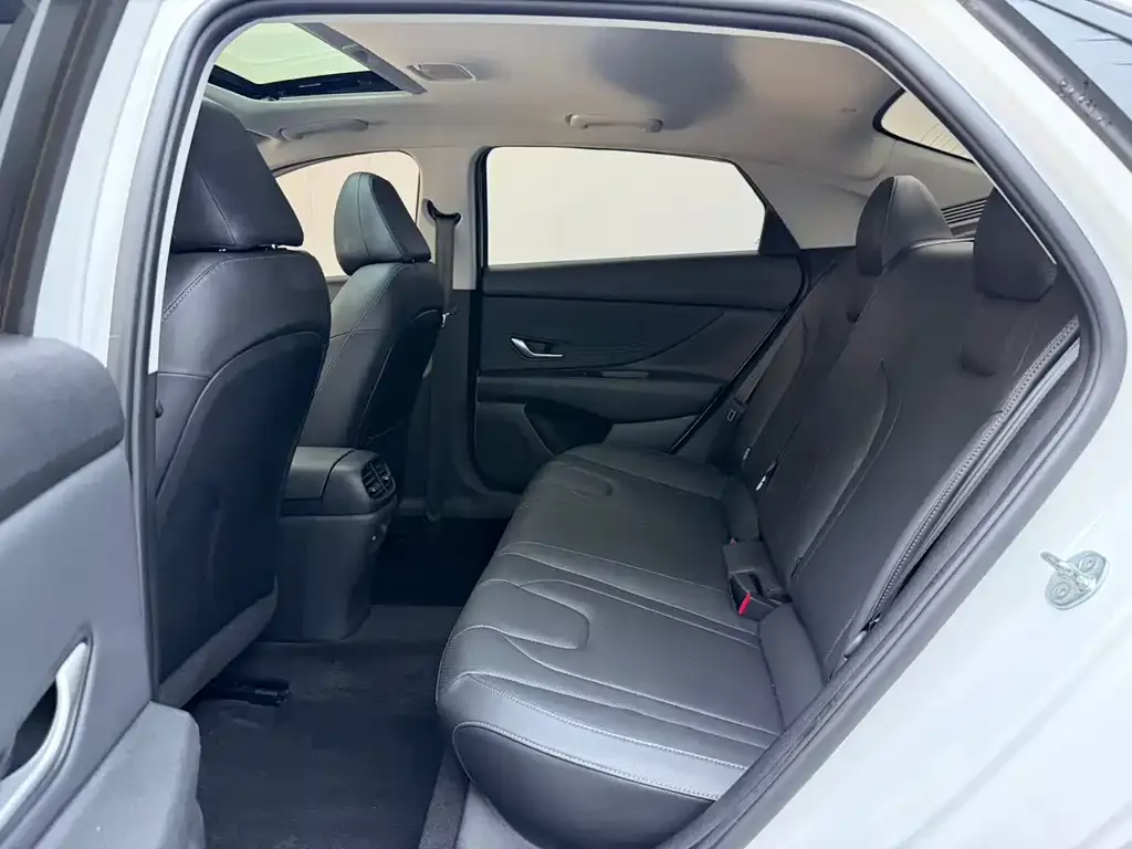 Hyundai Elantra — фото 9
