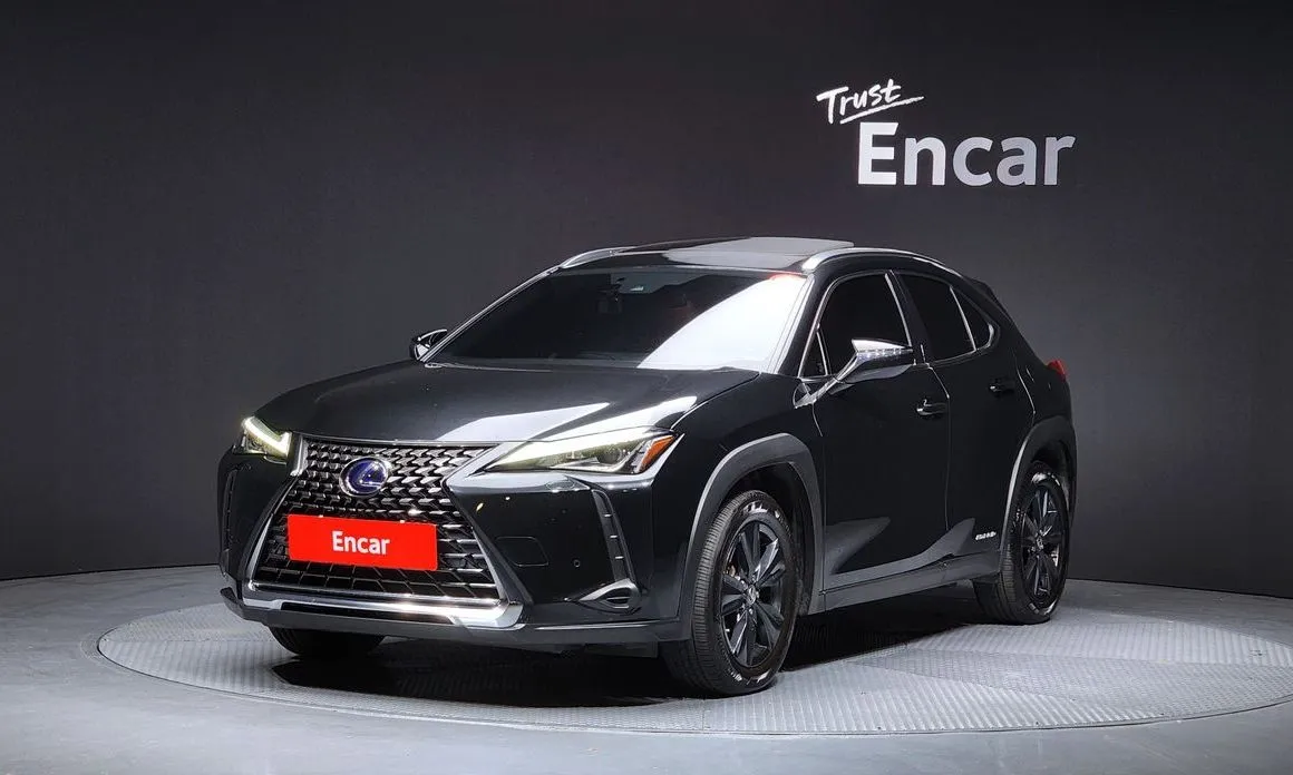 Lexus UX — фото 1
