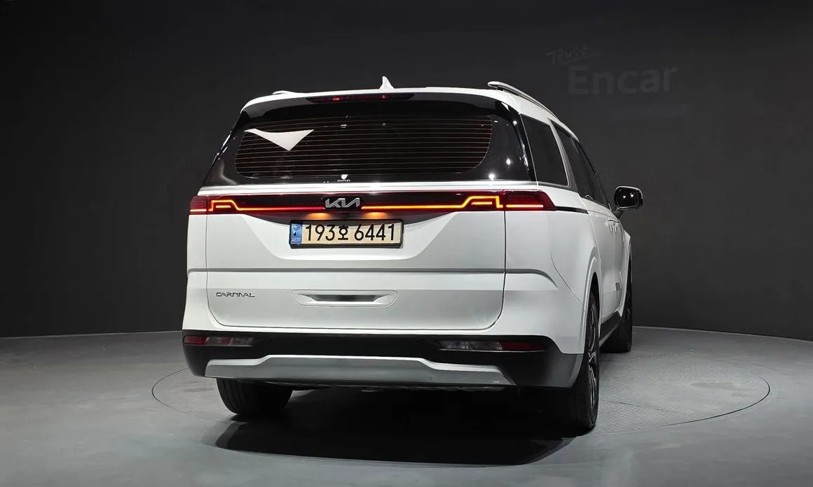 Kia Carnival — фото 10