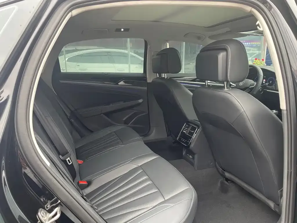 Volkswagen Passat — фото 8