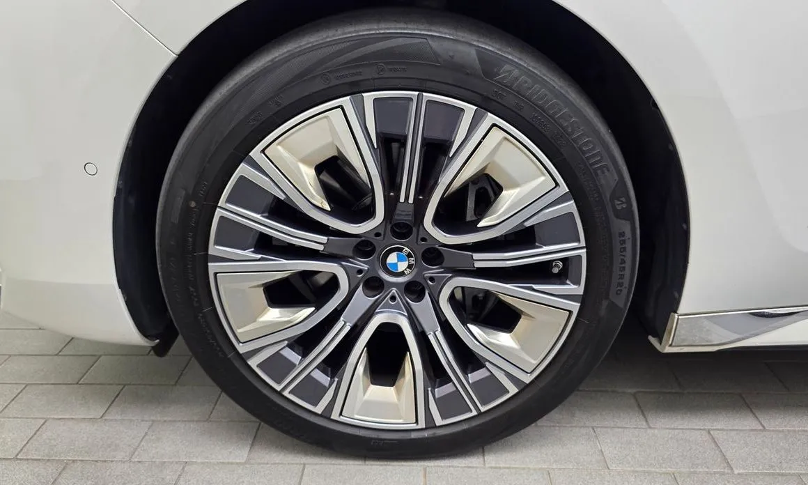BMW 7-Series — фото 10
