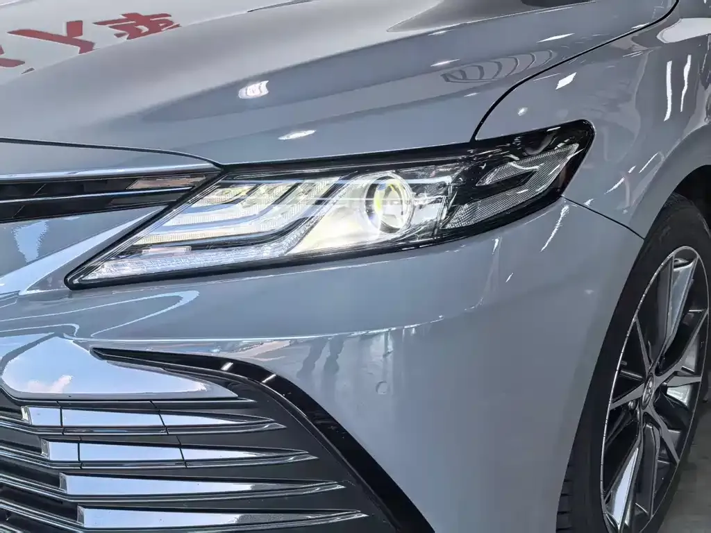 Toyota Camry — фото 4