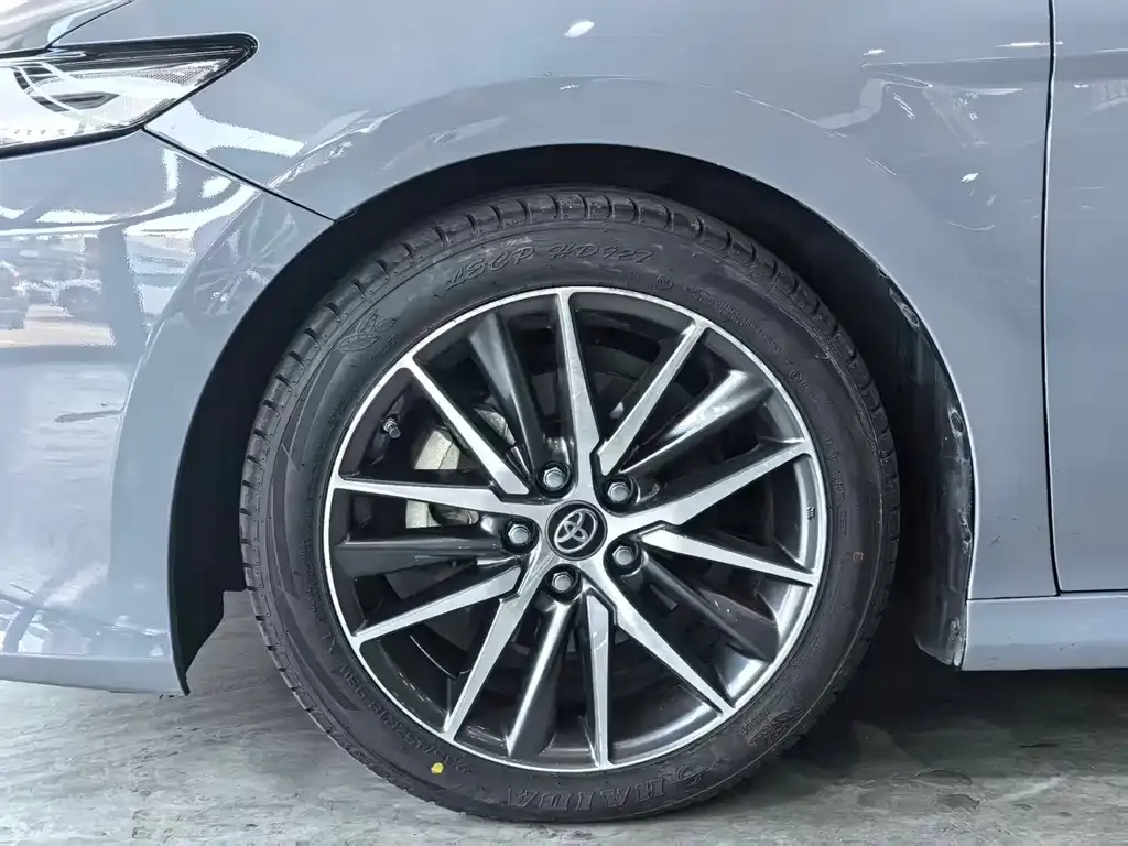 Toyota Camry — фото 10