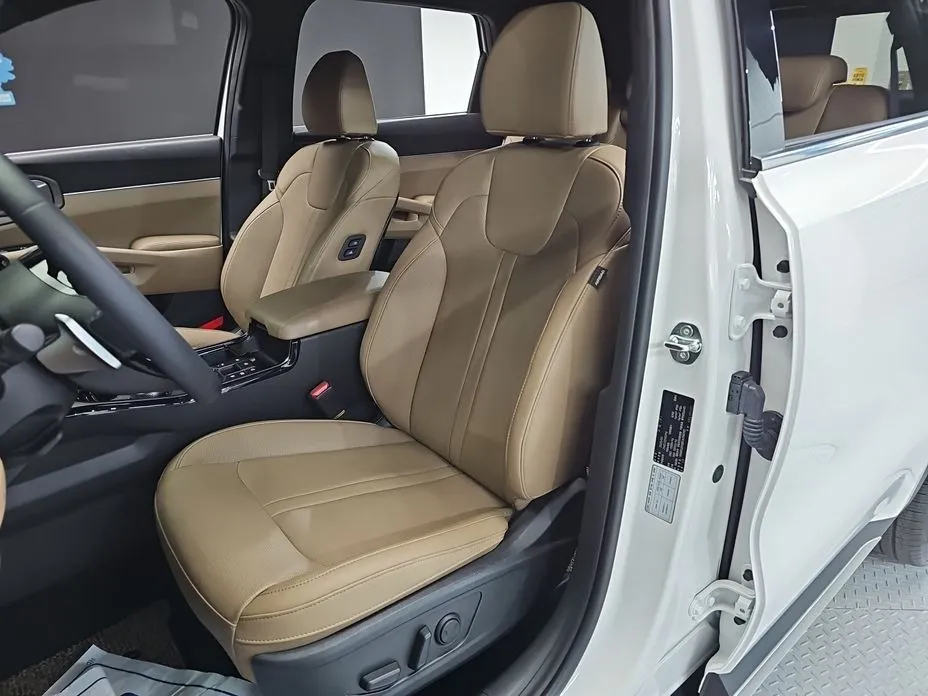 Kia Sorento — фото 8