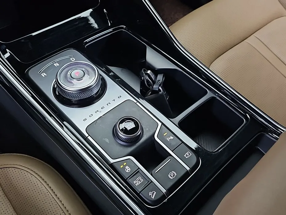 Kia Sorento — фото 6