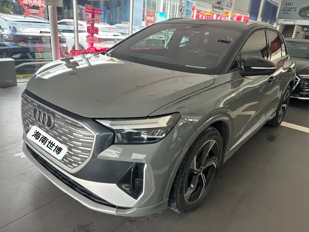Audi Q4 e-tron — фото 1