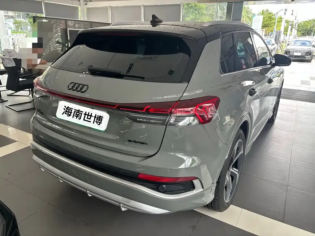 Audi Q4 e-tron — фото 3