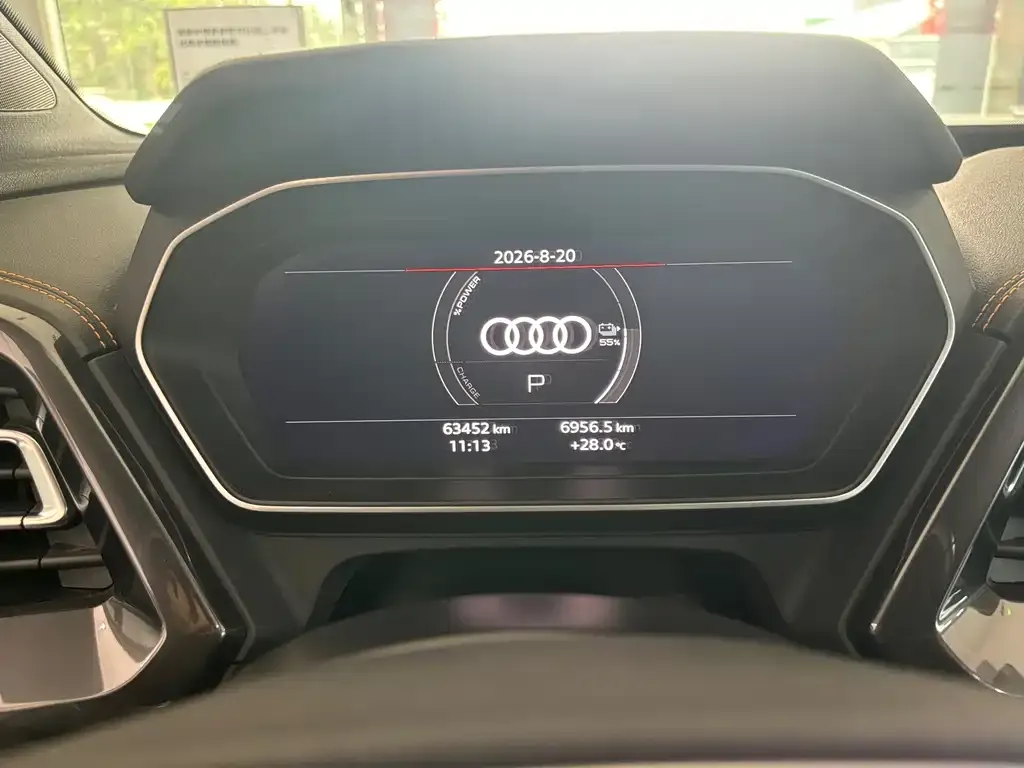 Audi Q4 e-tron — фото 2