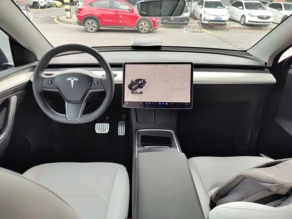 Tesla Model Y — фото 4