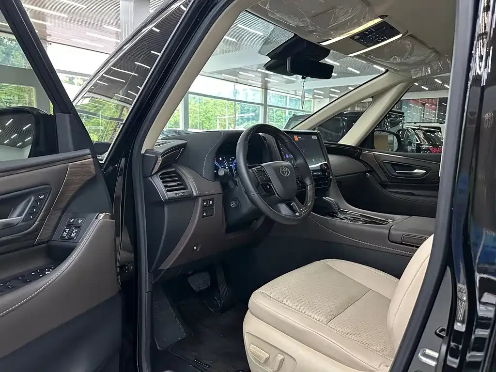 Toyota Alphard — фото 2