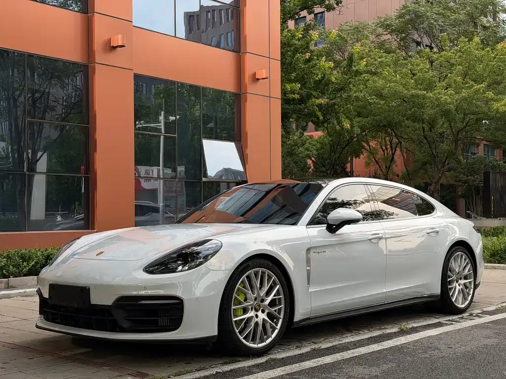 Porsche Panamera Hybrid — фото 1