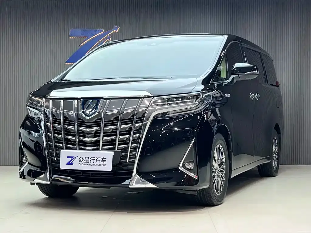 Toyota Alphard — фото 1