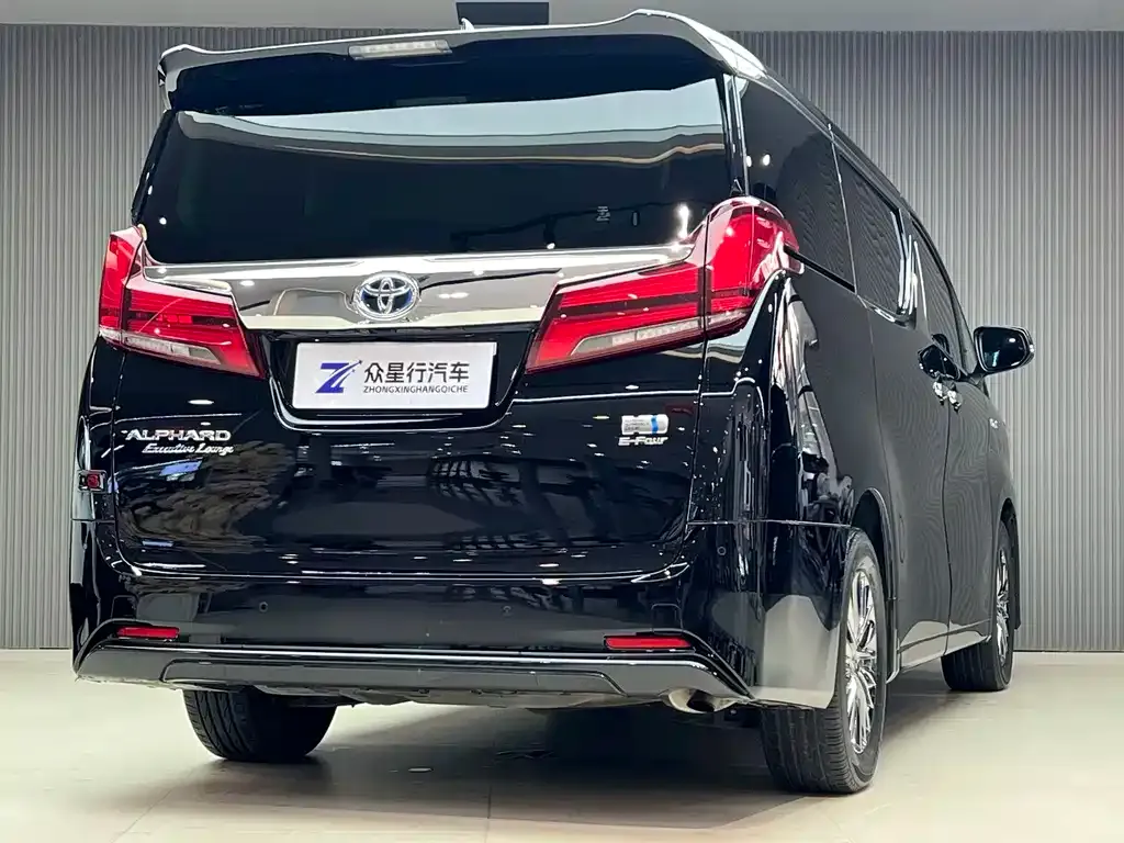 Toyota Alphard — фото 2