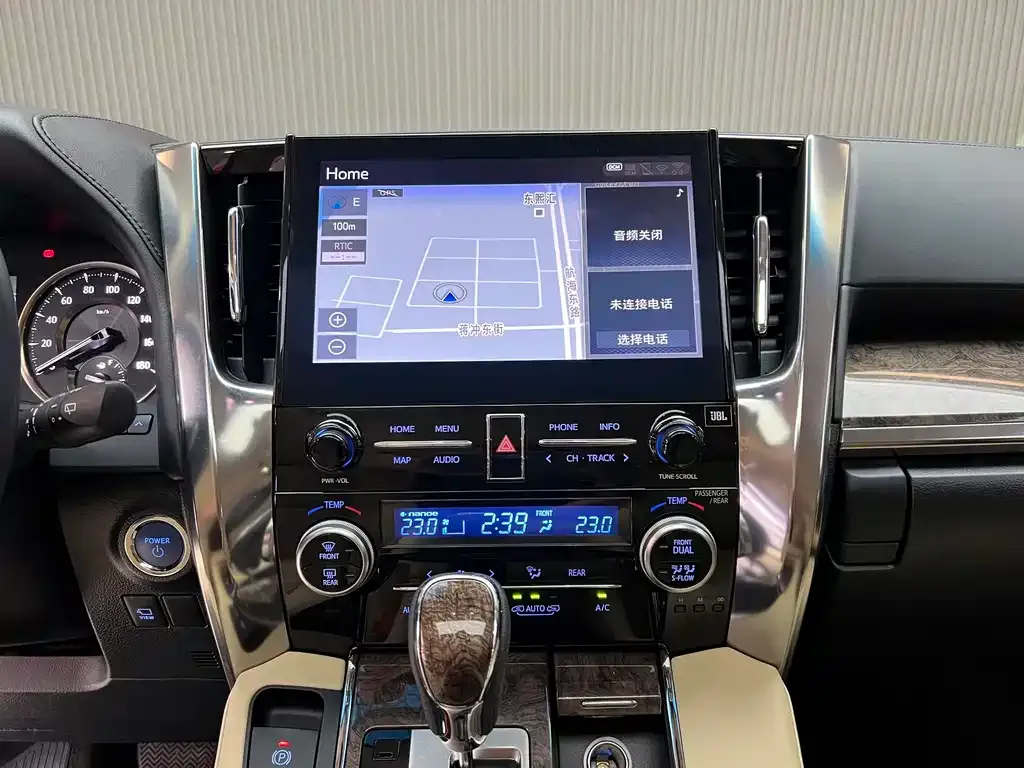 Toyota Alphard — фото 5