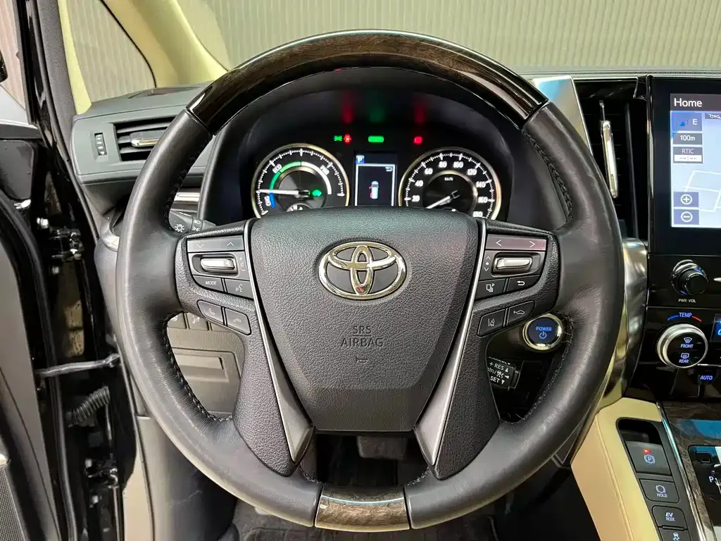 Toyota Alphard — фото 8
