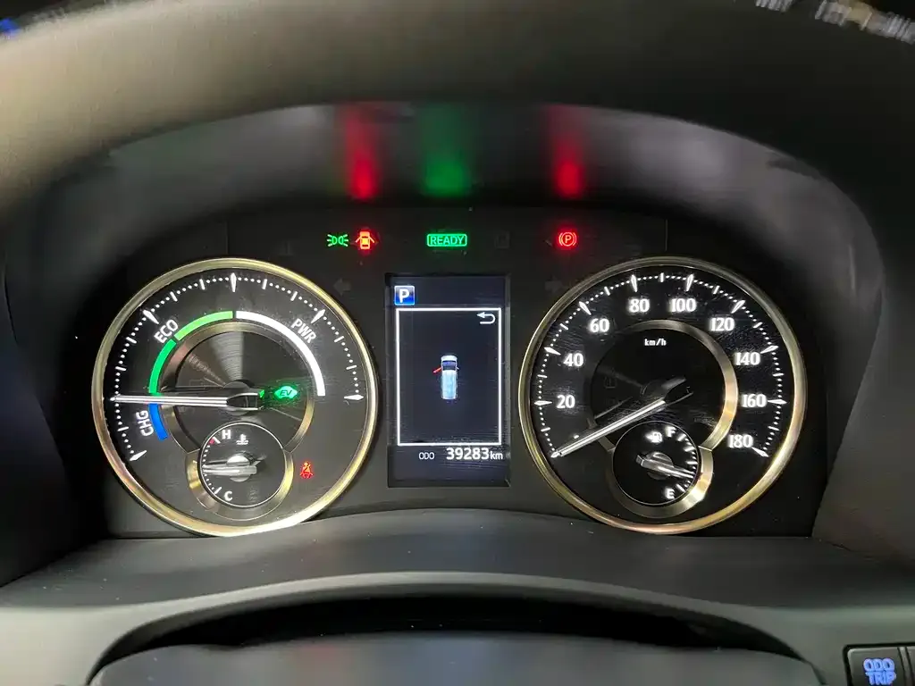 Toyota Alphard — фото 4
