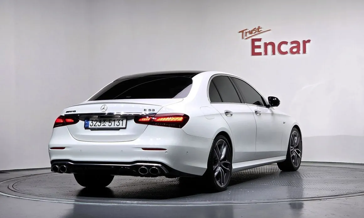 Mercedes-Benz E-Class — фото 2