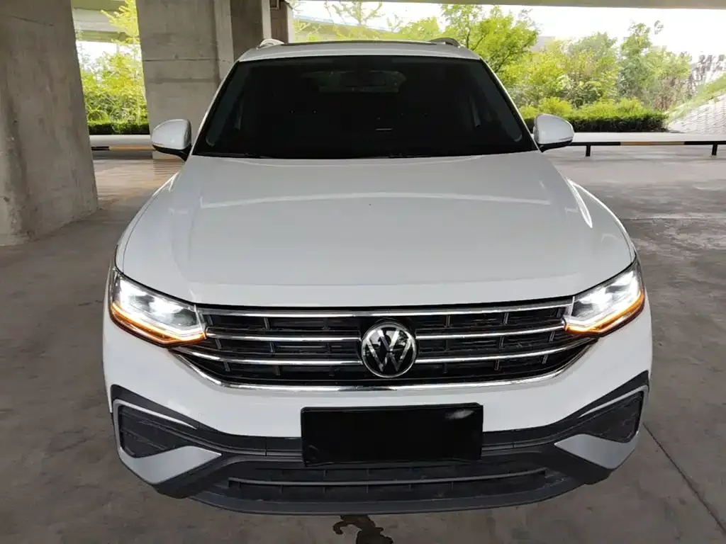 Volkswagen Tiguan L — фото 9