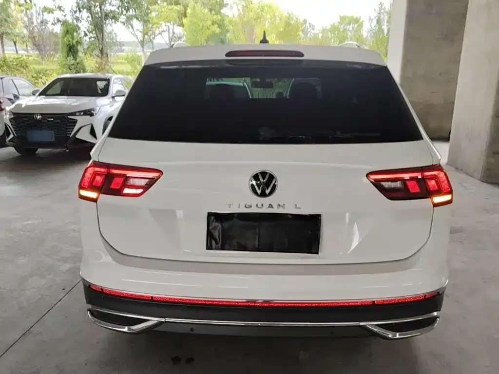 Volkswagen Tiguan L — фото 4