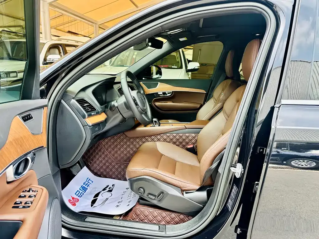Volvo XC90 — фото 10