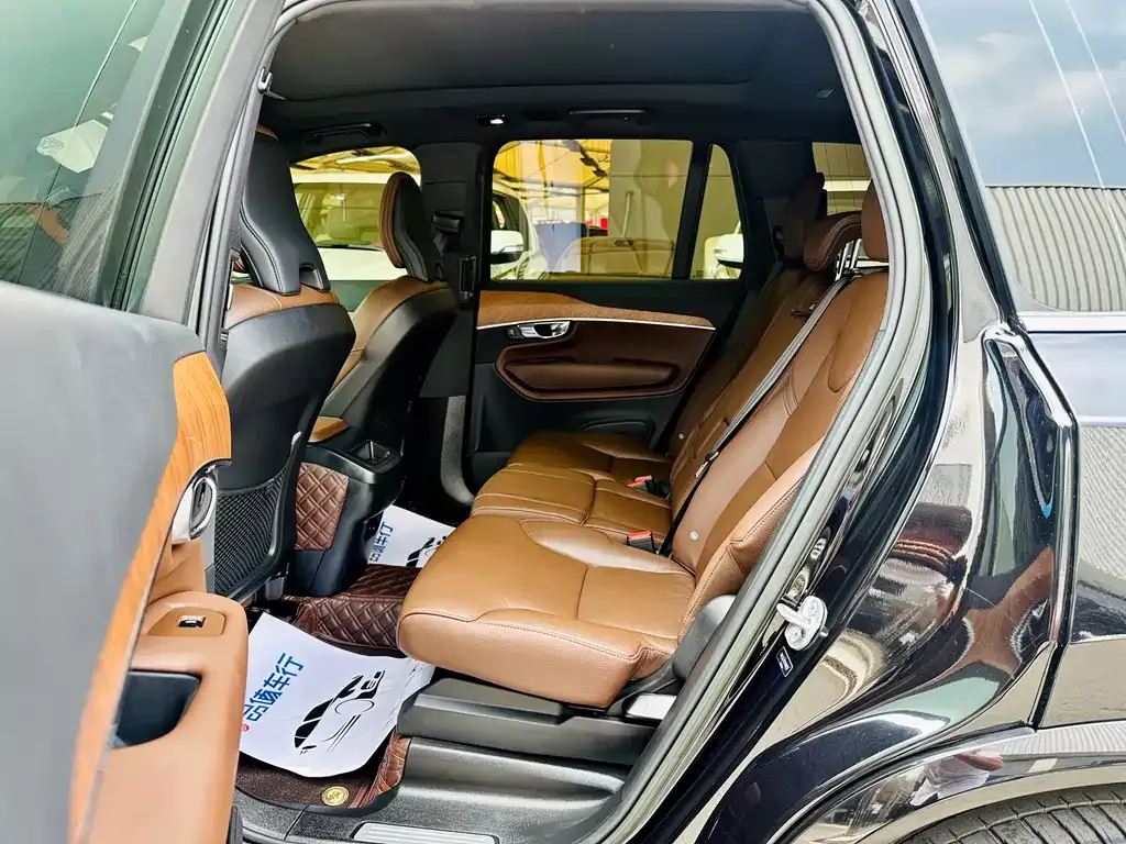 Volvo XC90 — фото 9