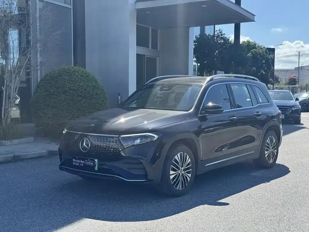 Mercedes-Benz EQB — фото 1