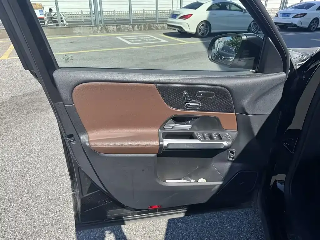 Mercedes-Benz EQB — фото 10