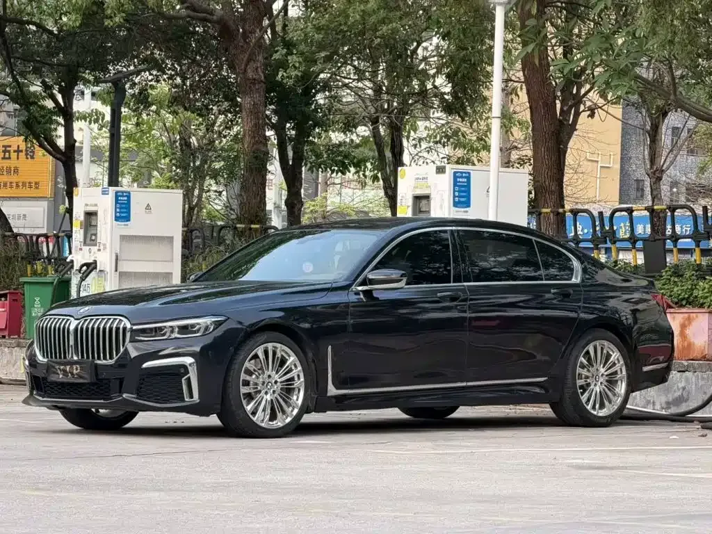 BMW 7 Series — фото 9