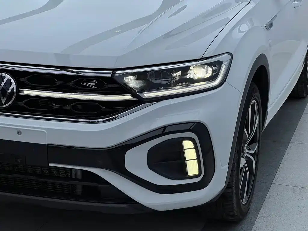 Volkswagen T-Roc — фото 9